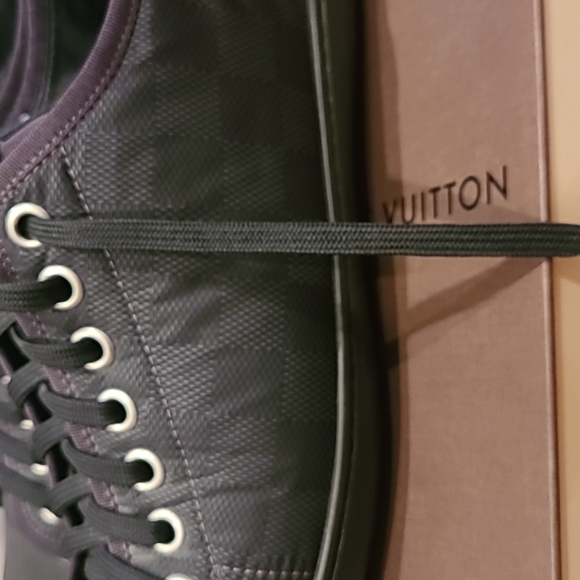 Men's Louis Vuitton Damier Sneakers - Picture 10 of 16
